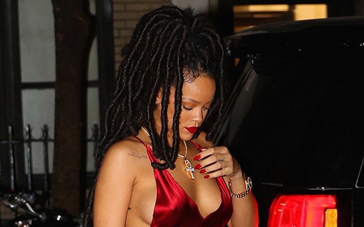 Φωτιά στα κόκκινα η Rihanna