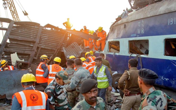 Πάνω από 119 οι νεκροί από τον εκτροχιασμό τρένου στην Ινδία