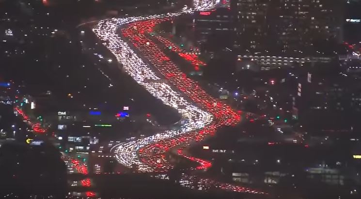 Απίστευτο μποτιλιάρισμα σε δρόμο του Λος Άντζελες για το Thanksgiving