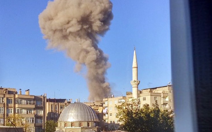 Έκρηξη στο Ντιγιάρμπακιρ της Τουρκίας λίγες ώρες μετά τη σύλληψη βουλευτών του φιλοκουρδικού κόμματος
