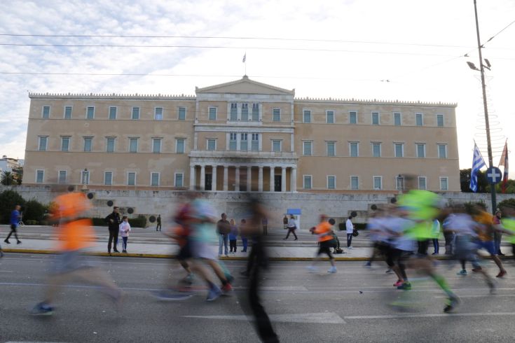 Σε εξέλιξη οι αγώνες πέντε και δέκα χιλιομέτρων στο κέντρο της Αθήνας