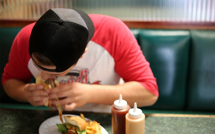 Μάστιγα το fast food και για τους ενήλικες στις ΗΠΑ