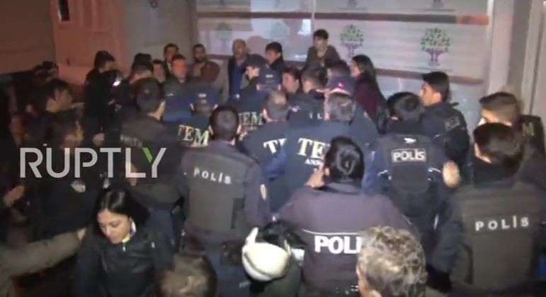 Συλλήψεις βουλευτών του φιλοκουρδικού κόμματος HDP στην Τουρκία