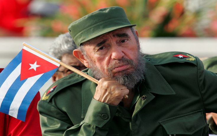 Φοιτητές με σημαίες της Κούβας φώναζαν «Viva Fidel!»