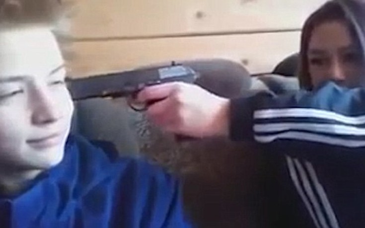 Ζευγάρι 15χρονων πυροβολούσε σε live streaming πριν αυτοκτονήσει