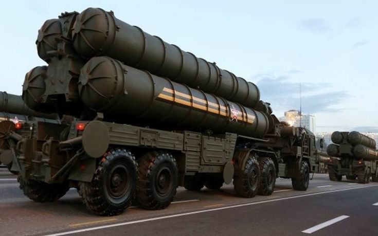 Τουρκία και Ρωσία υπέγραψαν τη συμφωνία για τους πυραύλους S-400
