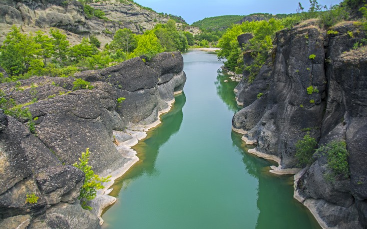 Ποτάμια της Ελλάδας σε φθινοπωρινό φόντο