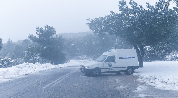Σε επιφυλακή για τον χιονιά 95 περιπολικά της Αστυνομίας, τζιπ, γερανοί και οχήματα της Πυροσβεστικής