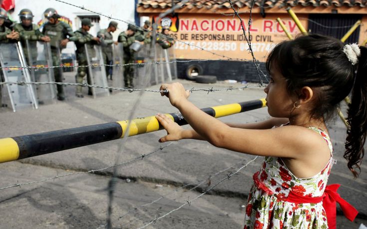 «Χαρίζουν» τα παιδιά τους στη Βενεζουέλα