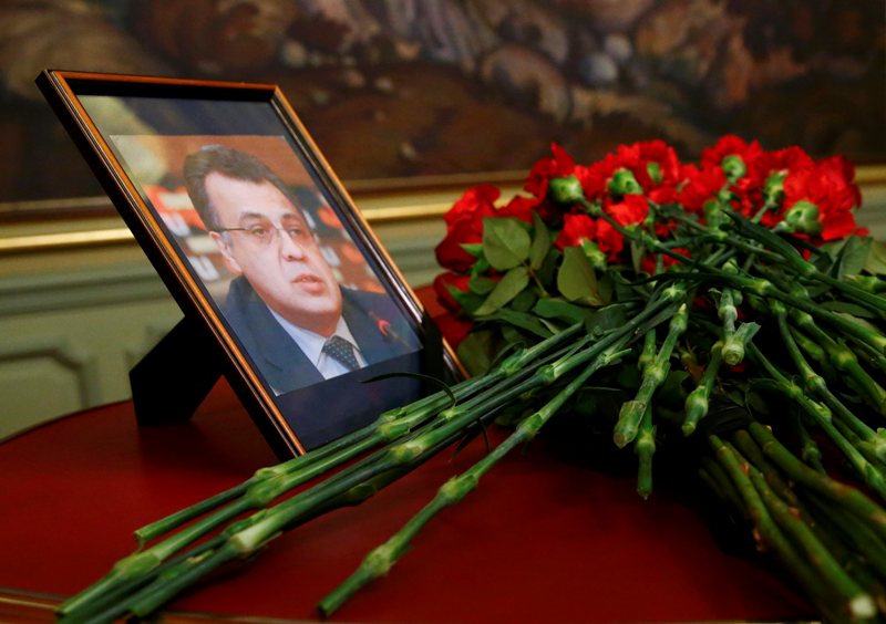 Τσαβούσογλου: Η δολοφονία Καρλόφ είχε στόχο να βλάψει τις σχέσεις Τουρκίας-Ρωσίας