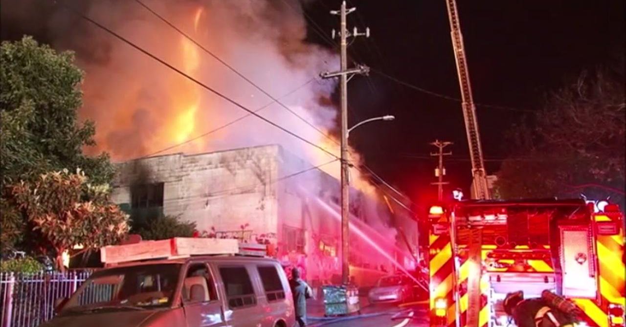 Φόβοι για περισσότερα θύματα από την πυρκαγιά σε αποθήκη στην Καλιφόρνια