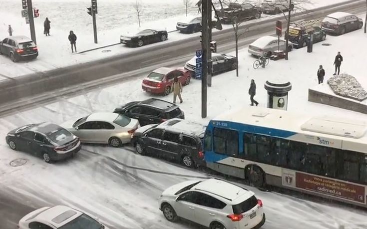 Απίστευτη καραμπόλα οχημάτων εξαιτίας του πάγου