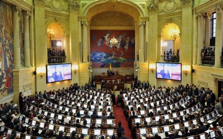Ανοίγει ο δρόμος για την εφαρμογή της ειρηνευτικής συμφωνίας Κολομβίας-FARC