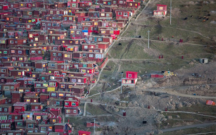 Η απομονωμένη βουδιστική πόλη που κινδυνεύει με εξαφάνιση