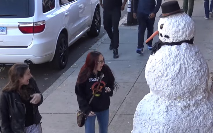 Ο χιονάνθρωπος που σκορπάει τον τρόμο