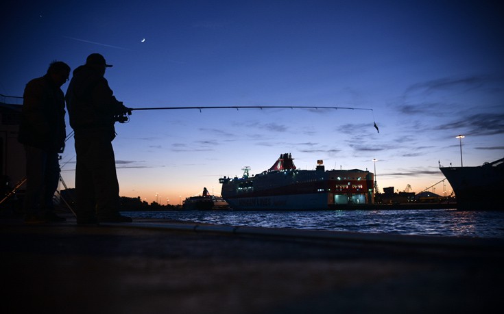 Εφαρμογή των κανόνων για τα δικαιώματα των επιβατών σε πλοία ζητά η Κομισιόν