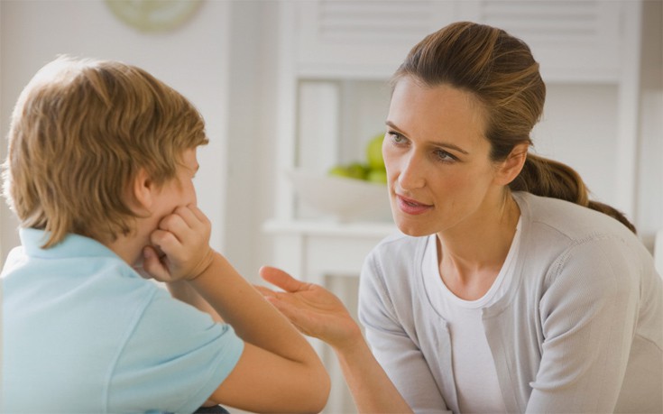 Πώς να διαχειριστείτε ένα παιδί που αντιμιλάει