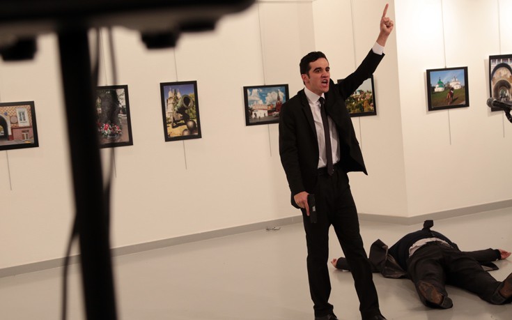 Καρέ καρέ η εν ψυχρώ εκτέλεση του πρεσβευτή της Ρωσίας
