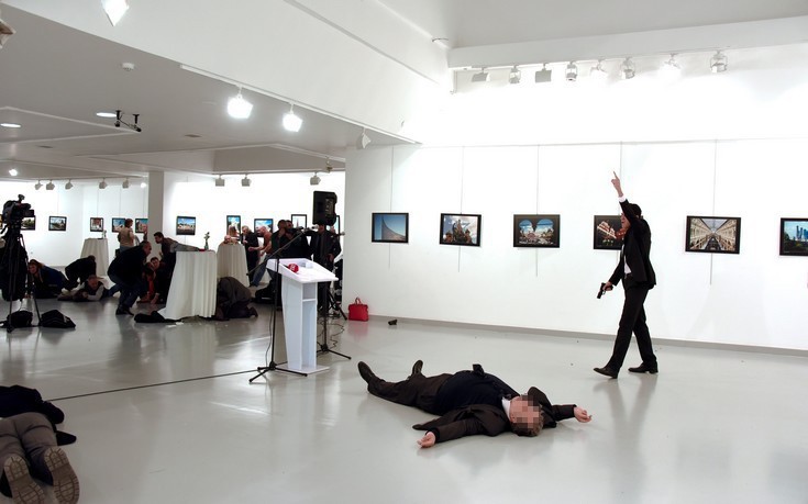 Η μαρτυρία του φωτογράφου που κατέγραψε τη δολοφονία του Ρώσου πρέσβη