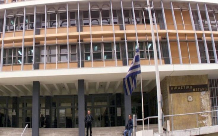 Ένταση με αντιεξουσιαστές και ΜΑΤ στα Δικαστήρια Θεσσαλονίκης