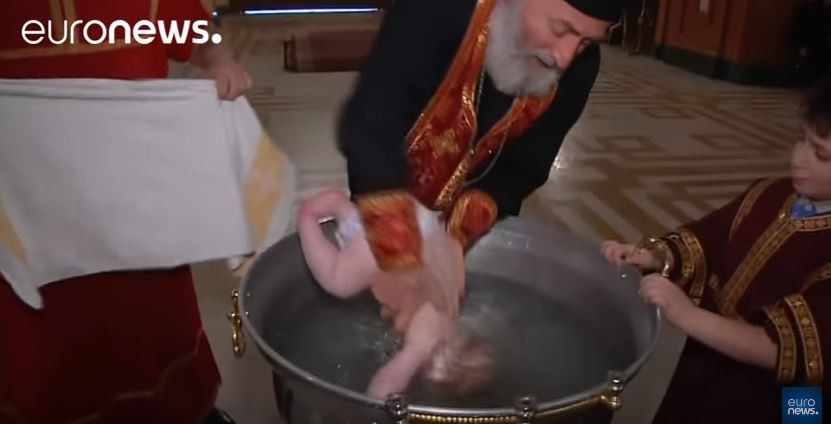 Η πιο γρήγορη βάφτιση έγινε με 780 μωρά στην ουρά