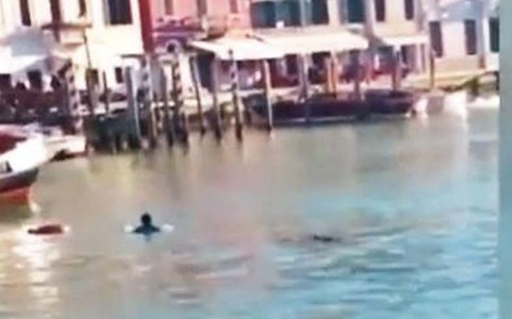 Πνιγόταν σε κανάλι της Βενετίας και κανείς δεν πήγε να τον βοηθήσει