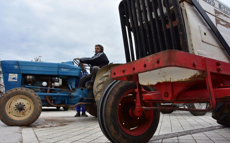 Οι αγρότες στήνουν μπλόκα στο τελωνείο των Ευζώνων και τα διόδια των Μαλγάρων