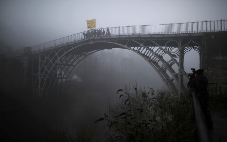 2017-01-20T092448Z_1529111763_LR1ED1K0Q512L_RTRMADP_3_USA-TRUMP-INAUGURATION-BRITAIN