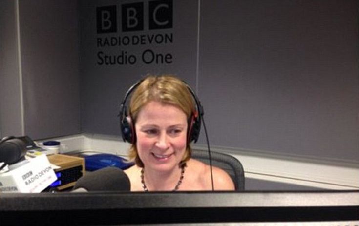 Δημοσιογράφος του BBC εμφανίστηκε γυμνή στην εκπομπή της