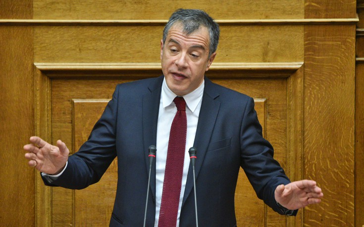 Θεοδωράκης: Ως «Αντουανέτα» ο Πετρόπουλος λέει στα μπλοκάκια να καταγγείλουν τους εργοδότες