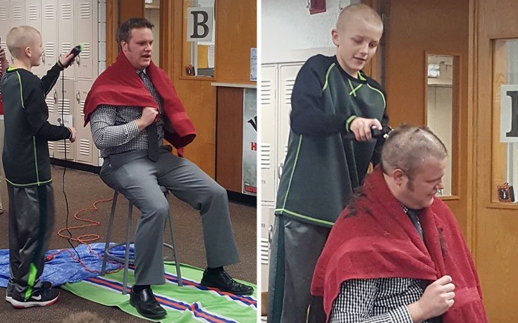 Διευθυντής σχολείου άφησε ένα μαθητή να του ξυρίσει το κεφάλι