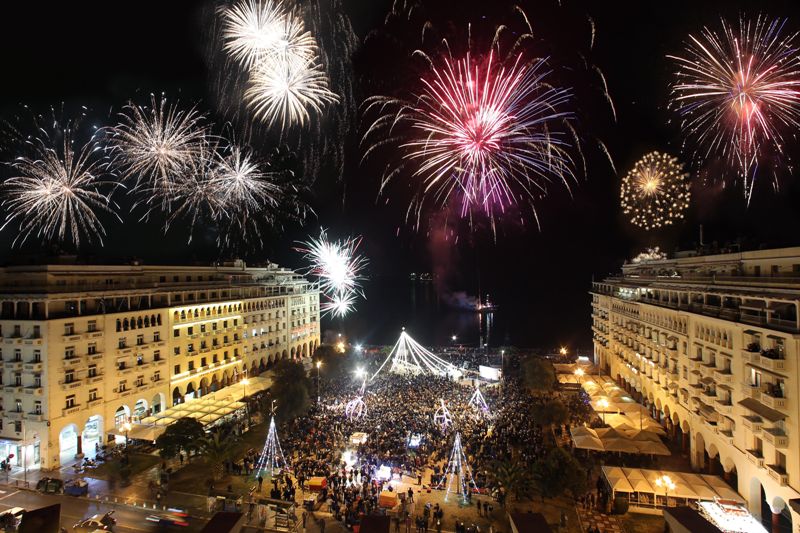 Τρεις χιλιάδες πυροτεχνήματα στον ουρανό της Θεσσαλονίκης για το νέο έτος