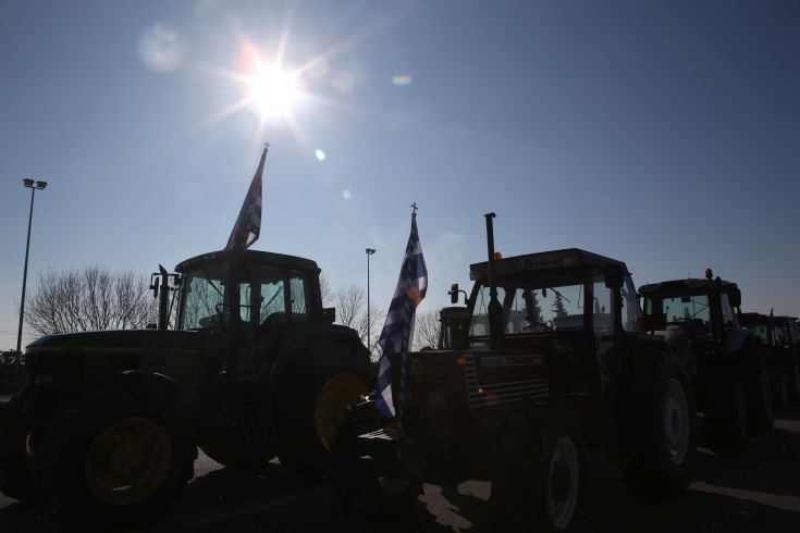 Οι αγρότες απέκλεισαν επ&#8217; αόριστον το τελωνείο των Ευζώνων