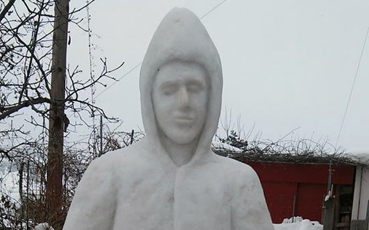 Ένας ιδιαίτερος χιονάνθρωπος στην Κοζάνη