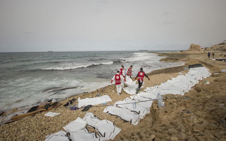 Οι σοροί 74 προσφύγων ξεβράστηκαν στις ακτές της δυτικής Λιβύης