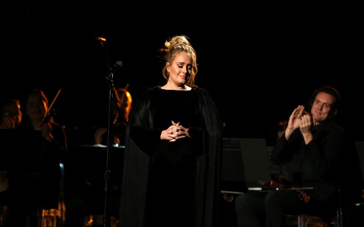 Η Adele ξεκίνησε τραγούδι απ’ την αρχή σεβόμενη τη μνήμη του George Michael
