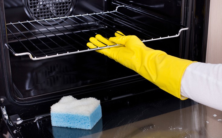 Πώς θα καθαρίσετε τον φούρνο αποτελεσματικά