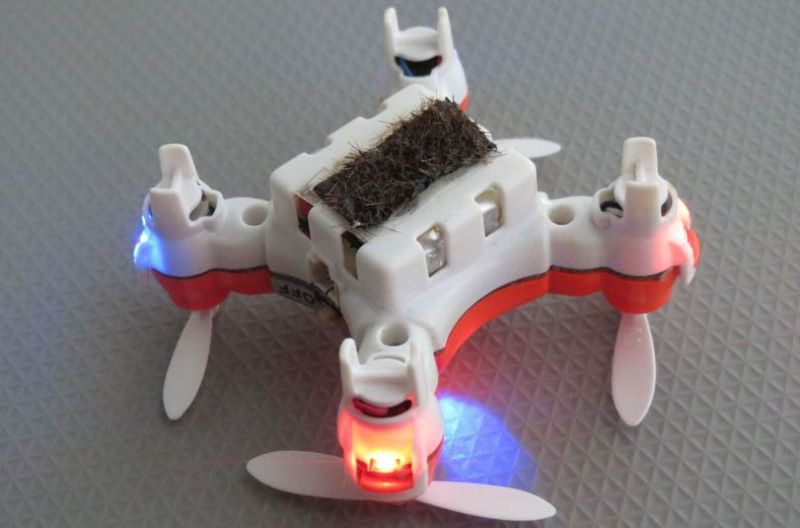 Drone «μέλισσα» αναλαμβάνει τη γονιμοποίηση φυτών