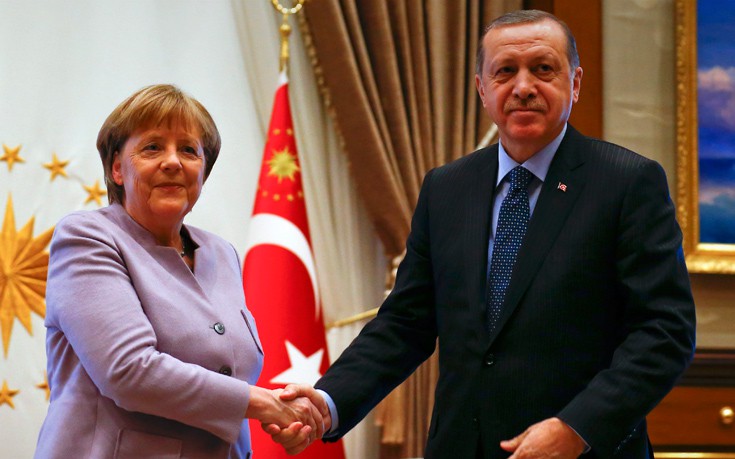 Η Μέρκελ «κατσάδιασε» τον Ερντογάν για την φίμωση του Τύπου στην Τουρκία