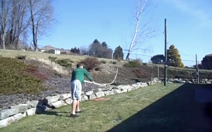 Πώς εύκολο είναι να παίζεις με ένα μαστίγιο 25 μέτρων;