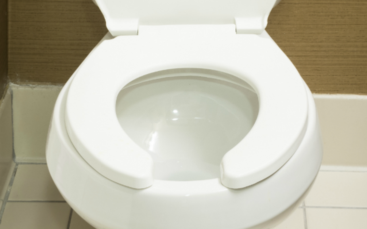Η ανατριχιαστική ανακάλυψη γυναίκας σε δημόσια τουαλέτα