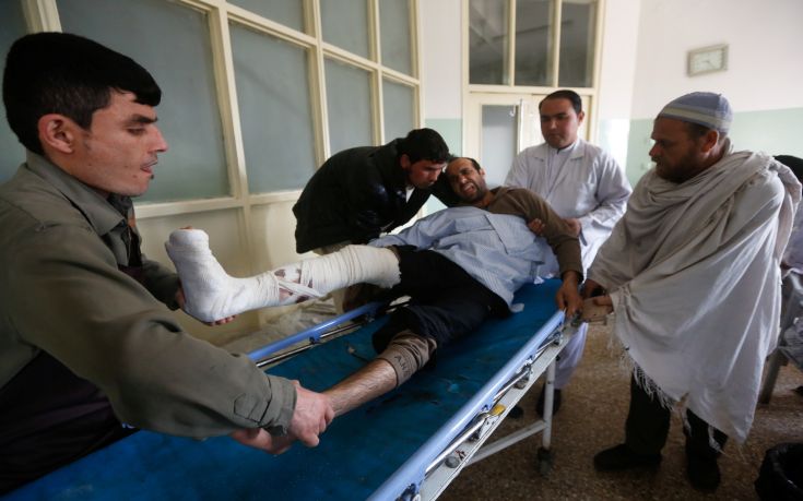 Ανεβαίνει ο αριθμός των νεκρών από την επίθεση στο νοσοκομείο της Καμπούλ