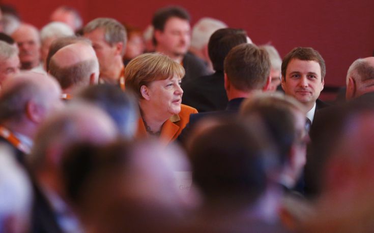 Με επτά μονάδες προηγούνται οι Χριστιανοδημοκράτες της Μέρκελ