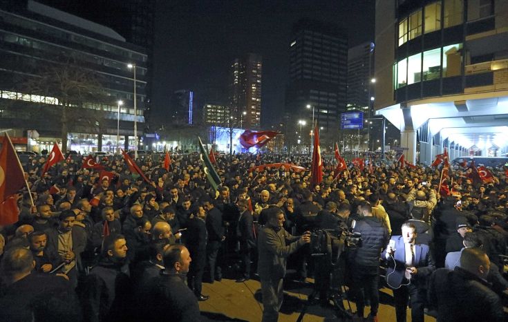 2017-03-11T203519Z_115501404_LR1ED3B1L6JQ6_RTRMADP_3_TURKEY-REFERENDUM-NETHERLANDS