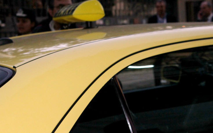 Ταξιτζής έγινε… μαιευτήρας και βοήθησε γυναίκα να γεννήσει μέσα στο ταξί του
