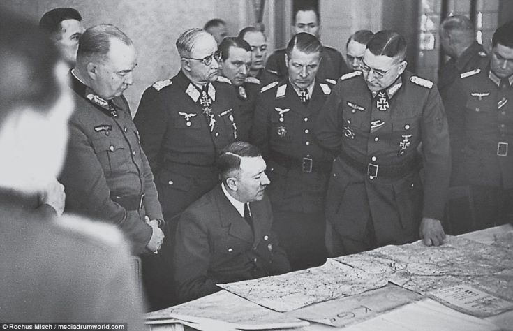 3E7B5F5100000578-4334322-Pictured_here_is_Adolf_Hitler_s_last_visit_to_the_troops_It_was_-m-64_1490090455834