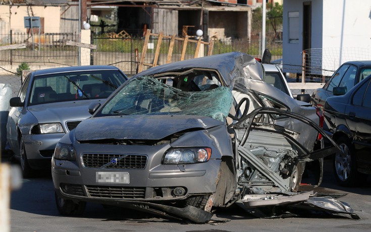 Φωτογραφίες από το μοιραίο αυτοκίνητο στον Εύοσμο