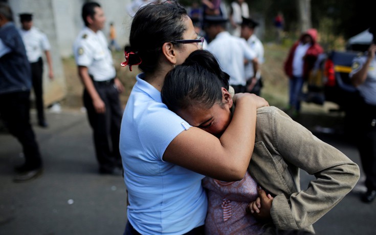 Η φωτιά στο καταφύγιο θυμάτων βίας στη Γουατεμάλα αποκάλυψε μια τραγωδία