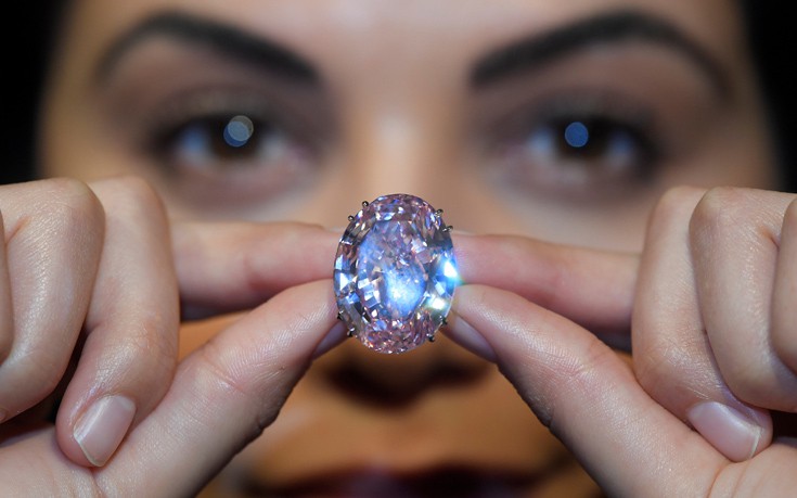 Το υπέρλαμπρο ροζ διαμάντι των 60 εκατομμυρίων δολαρίων