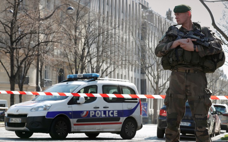 Μια γυναίκα τραυματίστηκε από την έκρηξη δέματος στο ΔΝΤ στο Παρίσι
